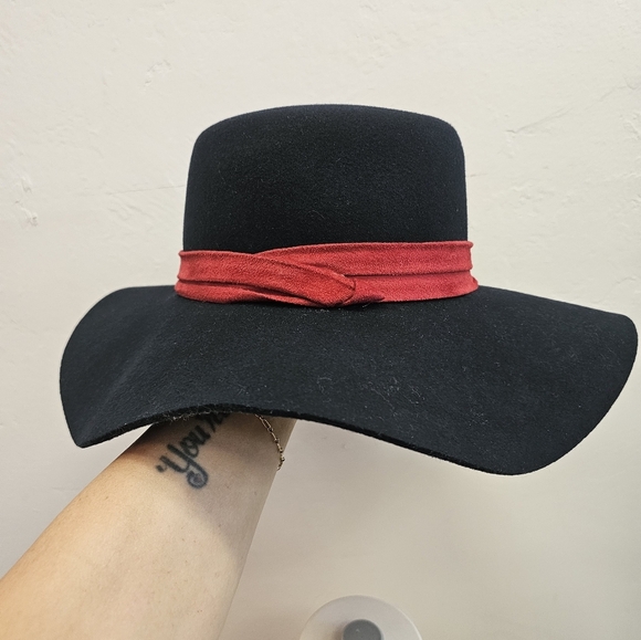 Hat, wool, navy, accessories, girly, casual , travel, beach, vacation - Picture 4 of 7